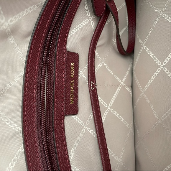 Michael Kors large leather tote with red accent - Picture 2 of 2